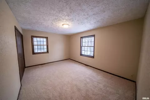 1913 3rd St, Moline, IL 61265 photo 9
