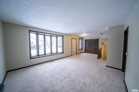 1913 3rd St, Moline, IL 61265 photo 2