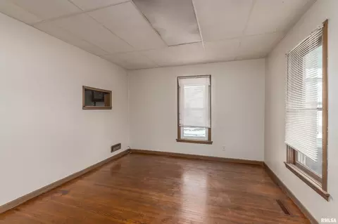 713 Pine St, Kewanee, IL 61443 photo 4