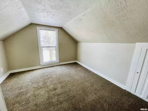 2324 31st St, Moline, IL 61265 photo 6