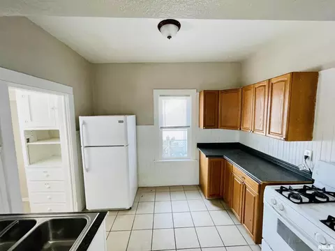 2324 31st St, Moline, IL 61265 photo 4