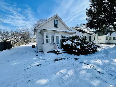 2324 31st St, Moline, IL 61265 photo 1