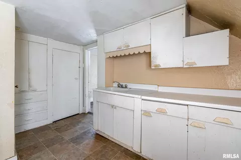 1115 17th St, Moline, IL 61265 photo 5