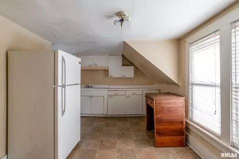 1115 17th St, Moline, IL 61265 photo 4