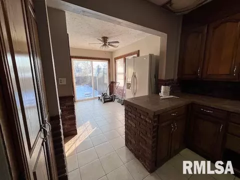 1158 26th St, Moline, IL 61265 photo 9