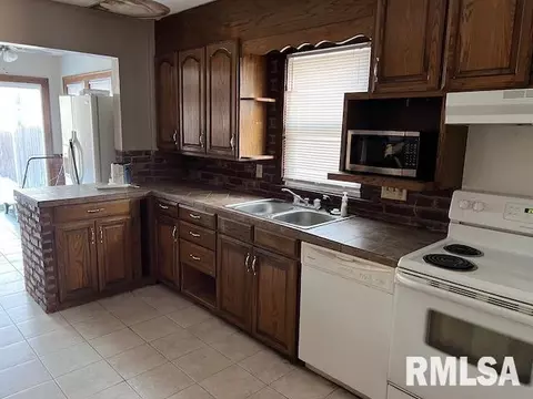 1158 26th St, Moline, IL 61265 photo 7