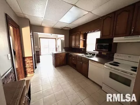 1158 26th St, Moline, IL 61265 photo 6