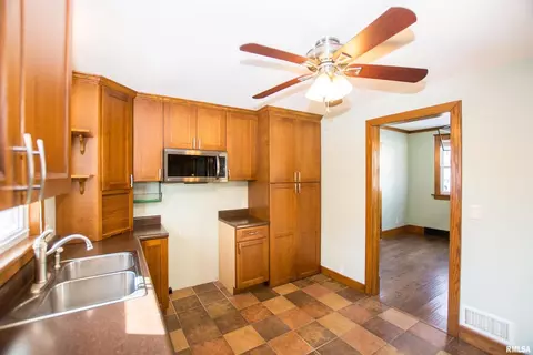 307 E South St, Morrison, IL 61270 photo 8