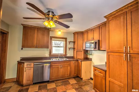 307 E South St, Morrison, IL 61270 photo 9