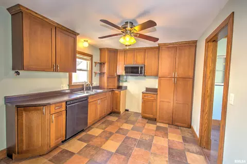 307 E South St, Morrison, IL 61270 photo 7