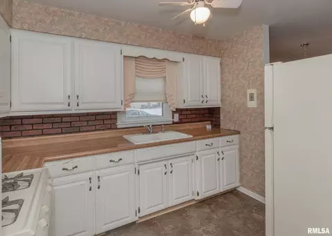 5321 28th Ave, Moline, IL 61265 photo 4