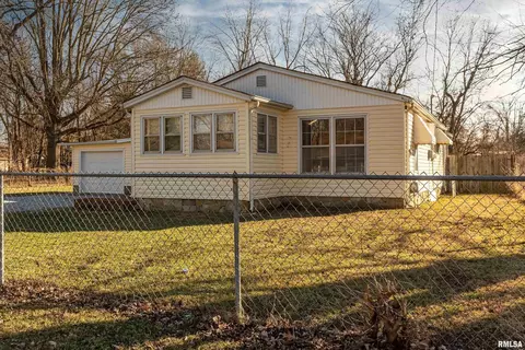 310 E Bond St, Herrin, IL 62948 photo 3