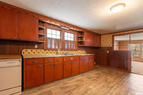 310 E Bond St, Herrin, IL 62948 photo 7