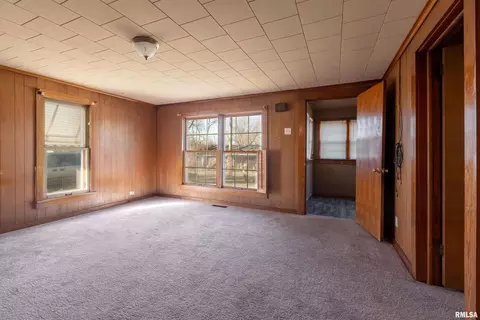 310 E Bond St, Herrin, IL 62948 photo 4