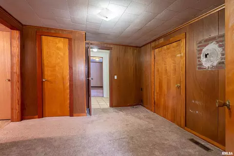 310 E Bond St, Herrin, IL 62948 photo 11