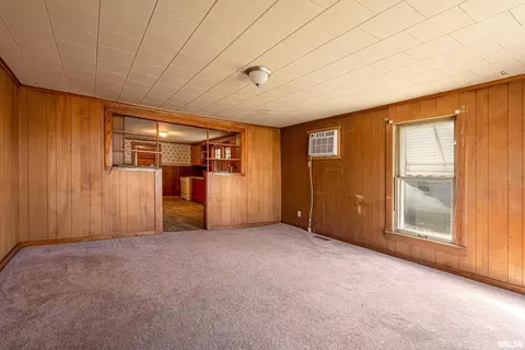310 E Bond St, Herrin, IL 62948 photo 5