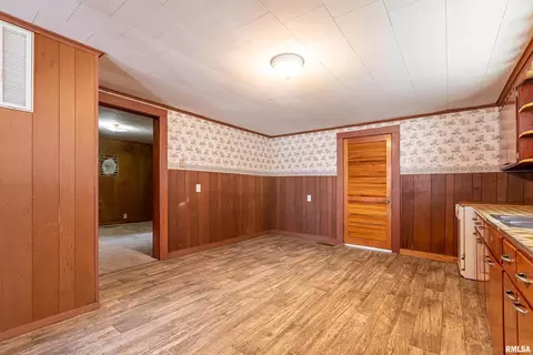 310 E Bond St, Herrin, IL 62948 photo 9