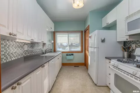 504 23rd Ave, Moline, IL 61265 photo 7