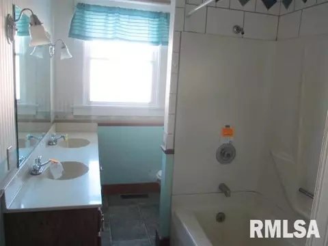 400 S Genesee St, Morrison, IL 61270 photo 9