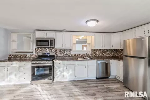 2307 9th St, Silvis, IL 61282 photo 3