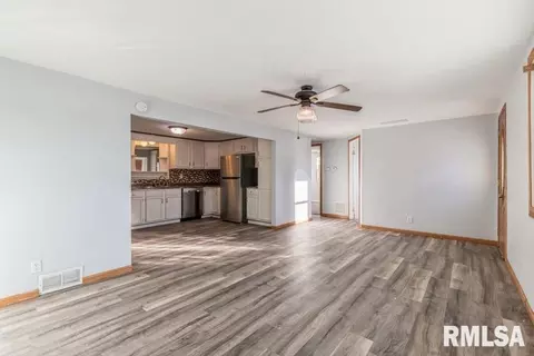 2307 9th St, Silvis, IL 61282 photo 2