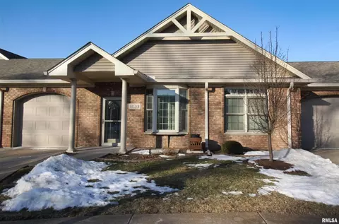 1026 Arbor Dr, Moline, IL 61265 photo 2