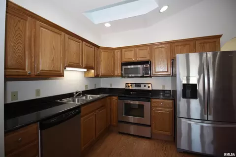 1026 Arbor Dr, Moline, IL 61265 photo 8