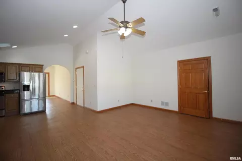 1026 Arbor Dr, Moline, IL 61265 photo 9