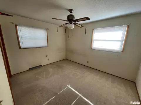 1306 15th St, Silvis, IL 61282 photo 9