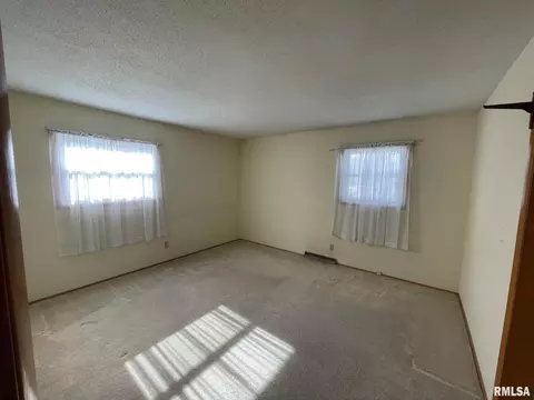 1306 15th St, Silvis, IL 61282 photo 7