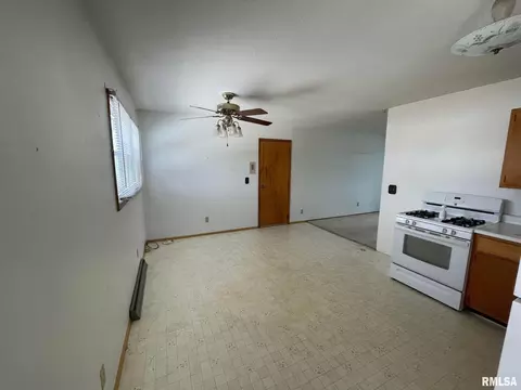 1306 15th St, Silvis, IL 61282 photo 5
