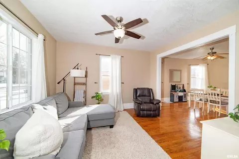 2033 14th St, Moline, IL 61265 photo 5