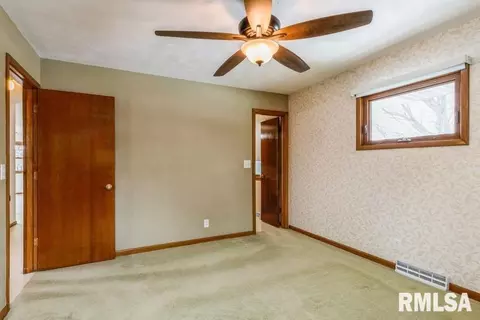 3617 37th St, Moline, IL 61265 photo 8