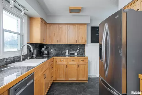 61 Barrington Cir, Hampton, IL 61256 photo 7