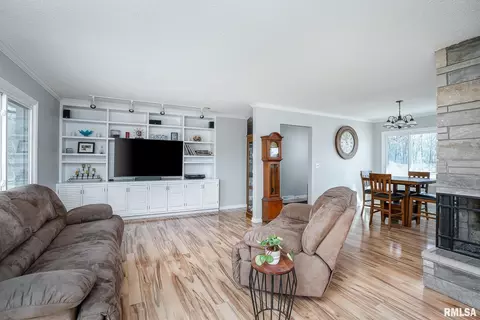 61 Barrington Cir, Hampton, IL 61256 photo 3