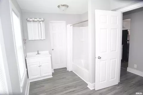 2424 4th Ave, Moline, IL 61265 photo 13