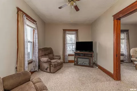 209 14th Ave, Moline, IL 61265 photo 5