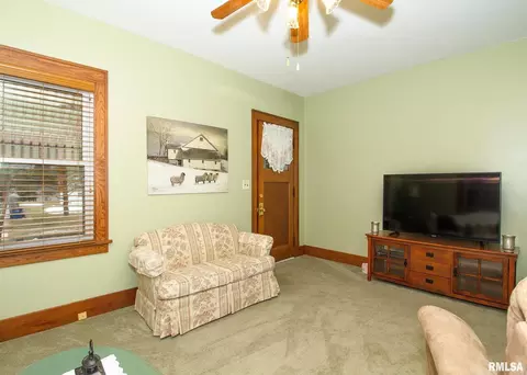 2606 4th St, Moline, IL 61265 photo 5