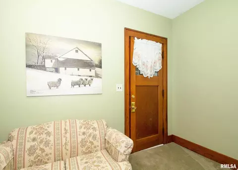 2606 4th St, Moline, IL 61265 photo 6
