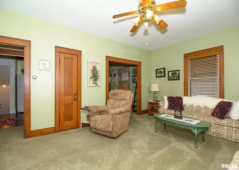 2606 4th St, Moline, IL 61265 photo 4