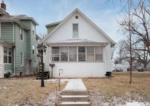 2323 15th St, Moline, IL 61265 photo 1