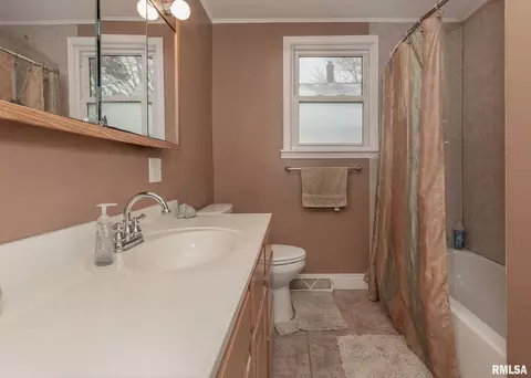 2323 15th St, Moline, IL 61265 photo 20