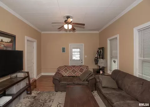 2323 15th St, Moline, IL 61265 photo 4