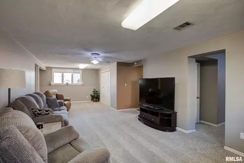 709 14th St, Silvis, IL 61282 photo 21