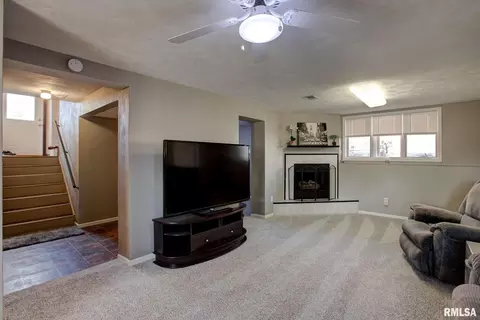 709 14th St, Silvis, IL 61282 photo 20