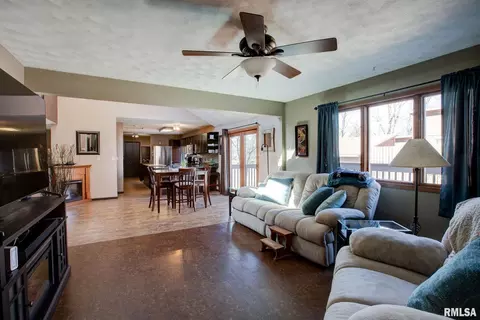 709 14th St, Silvis, IL 61282 photo 11