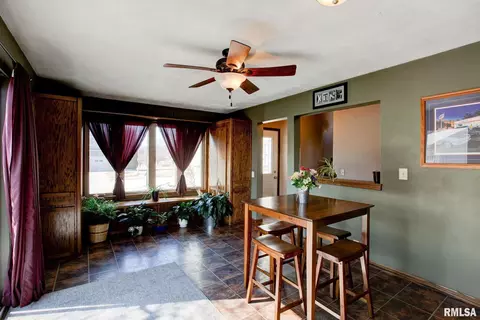 709 14th St, Silvis, IL 61282 photo 5