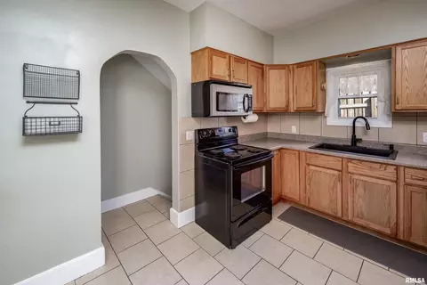 846 27th St, Moline, IL 61265 photo 3