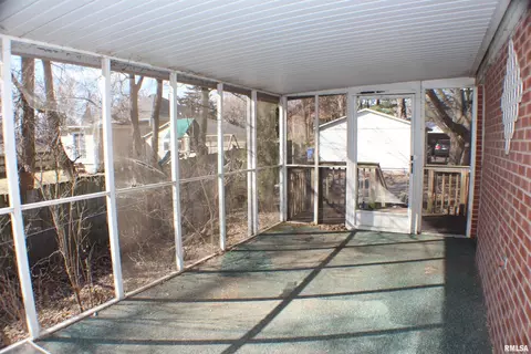 945 26th St, Moline, IL 61265 photo 22