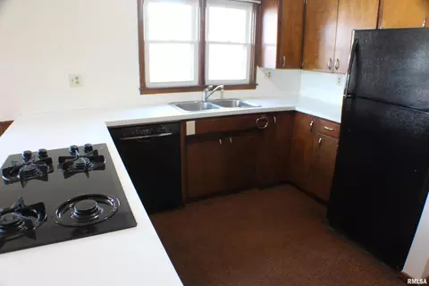 945 26th St, Moline, IL 61265 photo 2